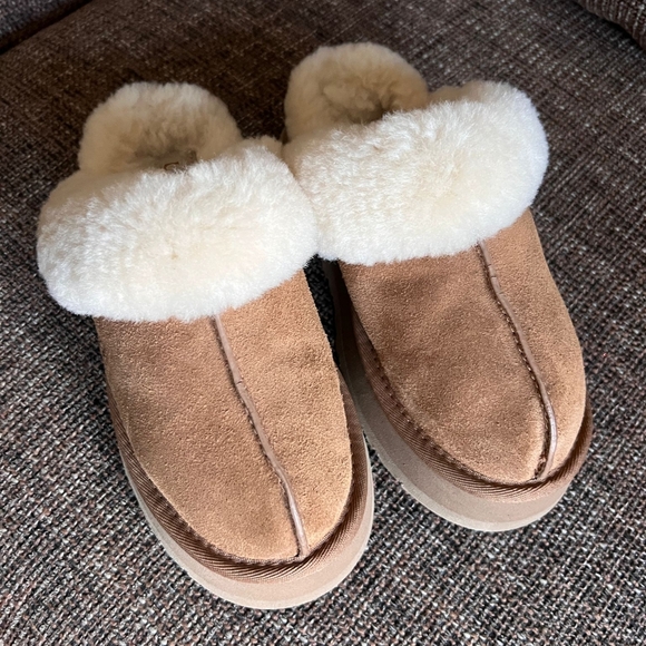 Women's UGG Disquette Slipper, Chestnut, Size 5 - Picture 2 of 11